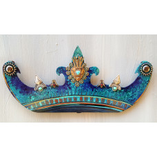 A Turqouise  adorned Crown